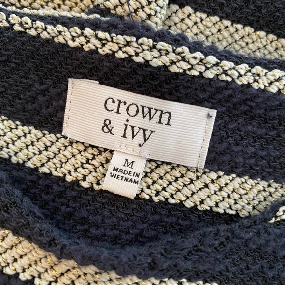 Crown & Ivy Never Worn blouse with ruffle bottom and back details - Picture 6 of 11